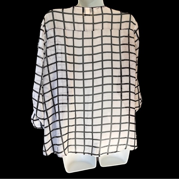Torrid Black & White Windowpane Plaid Semi
Sheer Blouse Top size 0 - Picture 2 of 3